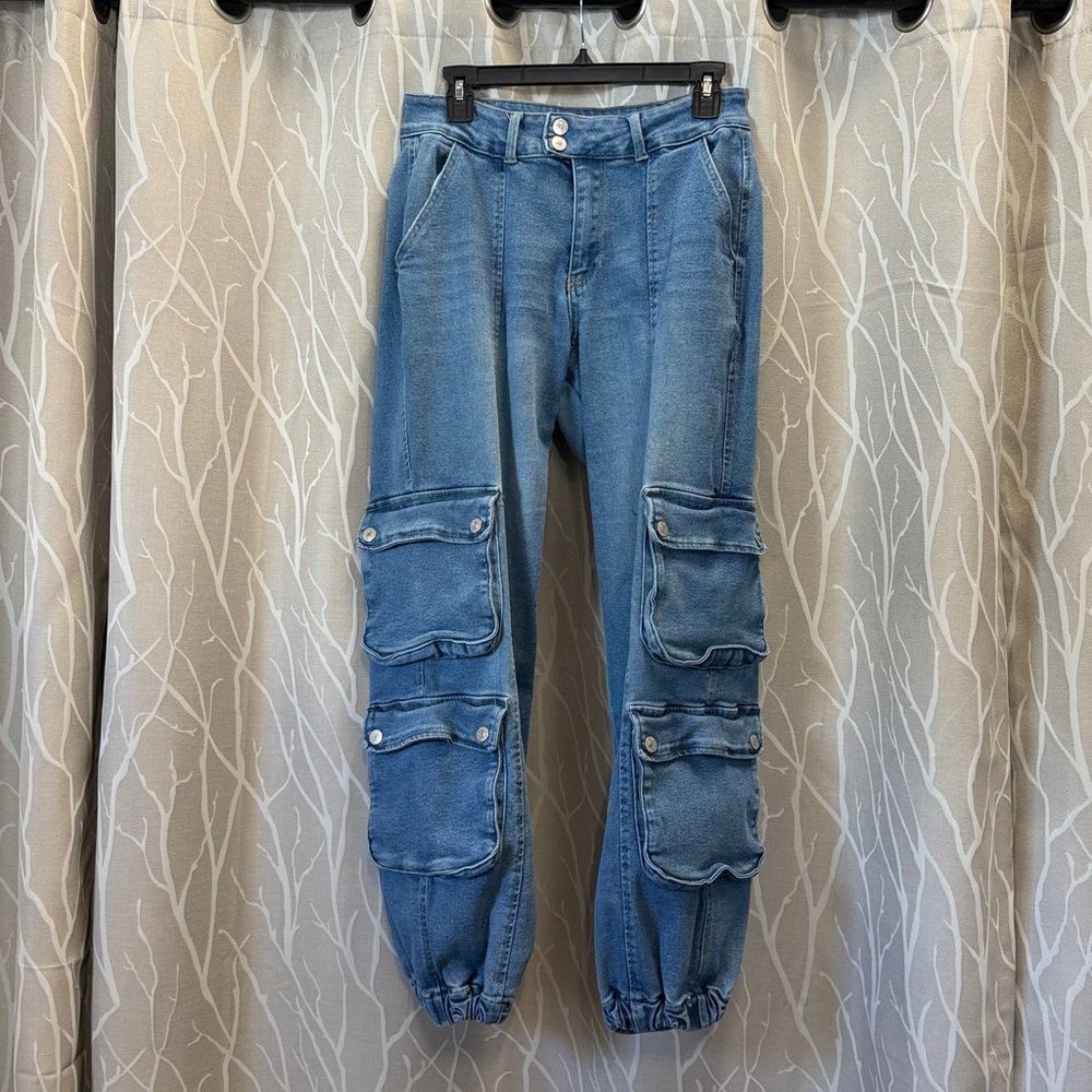Forever 21 Vintage Blue Jeans Jogger size 28 with gathered ankles & 8 pockets